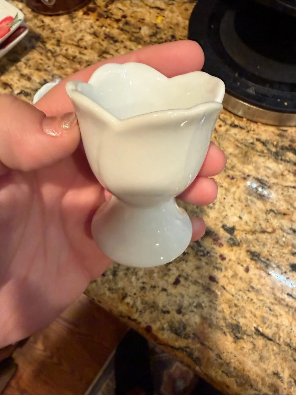 Set of 4 White Flower-Edge Ceramic Egg Cups